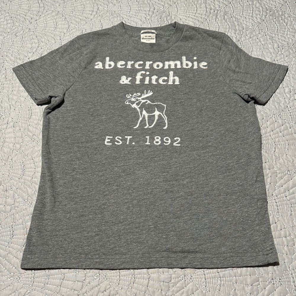 Abercrombie Kids Boys Heather Gray Tee with White Logo, EUC, Size Medium